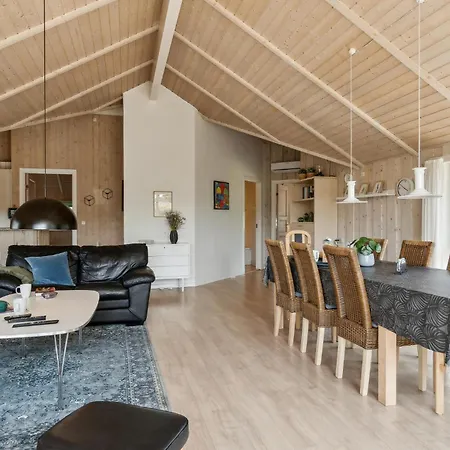 Stunning In With Kitchen Hals