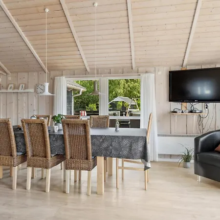 Stunning In With Kitchen * Hals