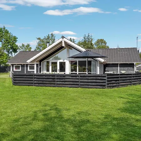 Stunning In With Kitchen Feriehus Hals