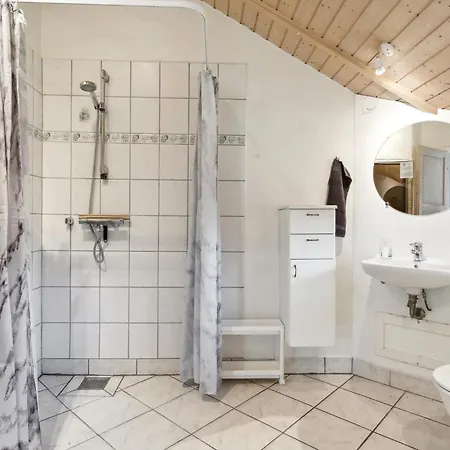 Stunning In With Kitchen Hals