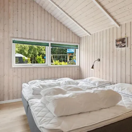 Stunning In With Kitchen Feriehus Hals