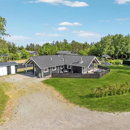 Stunning In With Kitchen Feriehus *