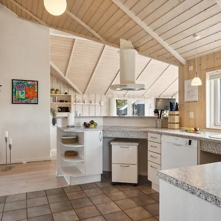 Stunning In With Kitchen * Hals